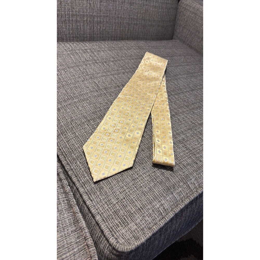 Arrow 1851 Gold Geometric Diamond Pattern 100% Silk Men's Necktie